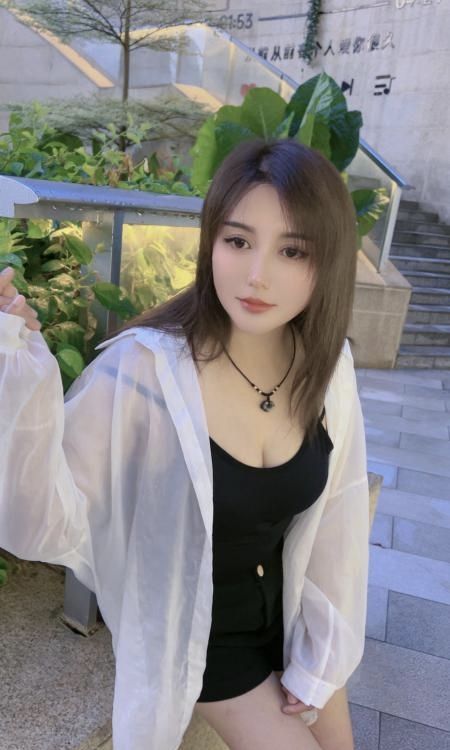 梅花园舌吻御姐
