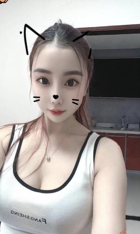 大长腿乖巧妹子